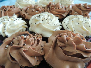 Cupcakes sprinkled in cookies and cream with edible pearls